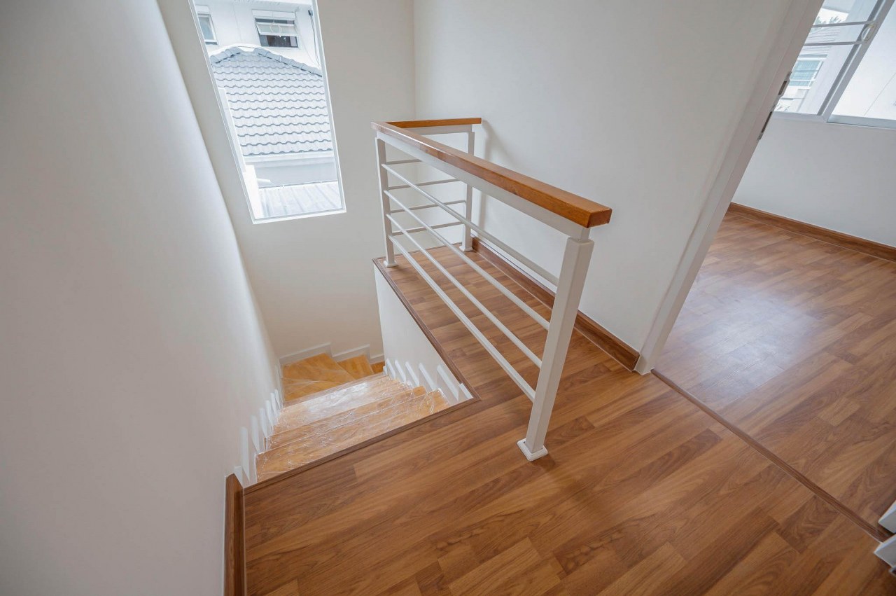 บ้านมือสองตกแต่งใหม่ โครงการ เพอร์เฟคพาร์ค วัดพระนอน จากแบรนด์ Property Perfect เนื้อที่ 56.3 ตร.ว. ฟังก์ชันจัดเต็ม 3 ห้องนอน 3 ห้องน้ำ 2 ที่จอดรถ พร้อม Facilities ครบครัน บนทำเลเชื่อมต่อถนนกาญจนาฯ ใกล้ทางด่วน ศรีรัช-วงแหวนฯ เซ็นทรัลเวสต์เกต และรถไฟฟ้าสายสีม่วง "สถานีตลาดบางใหญ่"